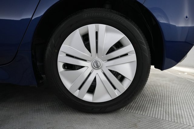 2025 Nissan LEAF — photo 7 of 20