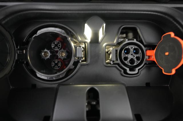 2025 Nissan LEAF — photo 8 of 20