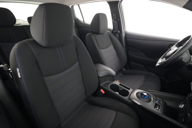 2025 Nissan LEAF — photo 18 of 20