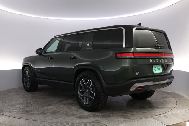 2025 Rivian R1S — photo 13 of 23
