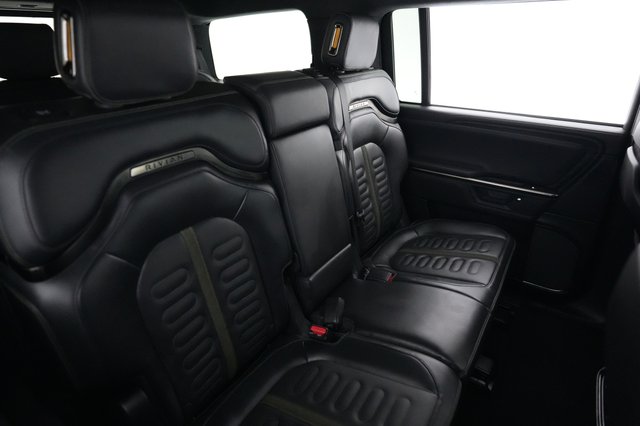 2025 Rivian R1S — photo 4 of 23