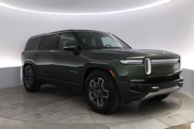 2025 Rivian R1S — photo 10 of 23