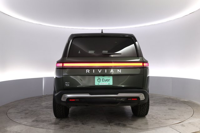 2025 Rivian R1S — photo 12 of 23