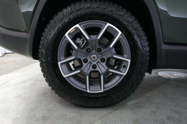 2025 Rivian R1S — photo 17 of 23