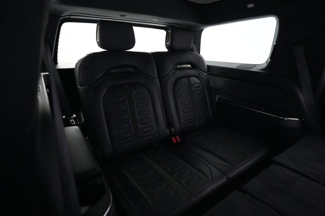 2025 Rivian R1S — photo 21 of 23