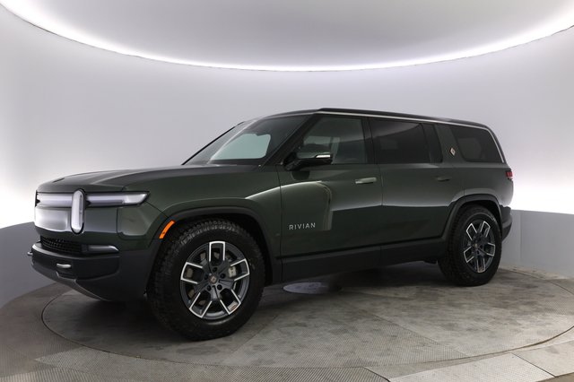 2025 Rivian R1S — photo 14 of 23
