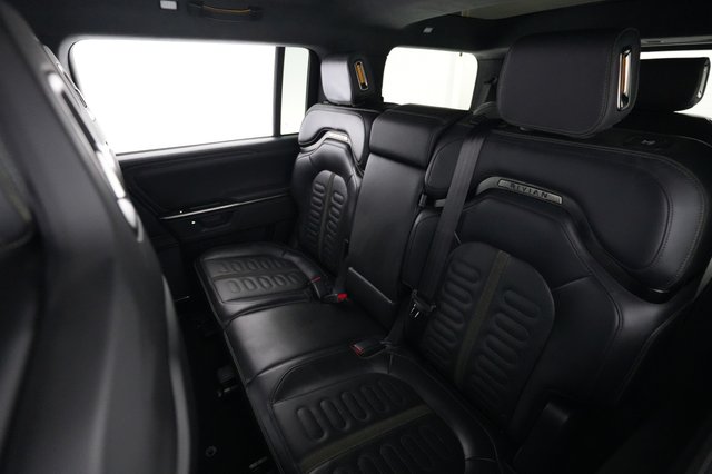 2025 Rivian R1S — photo 19 of 23