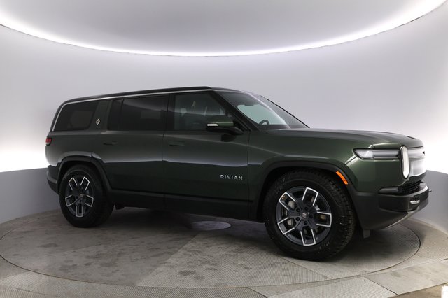 2025 Rivian R1S — photo 11 of 23