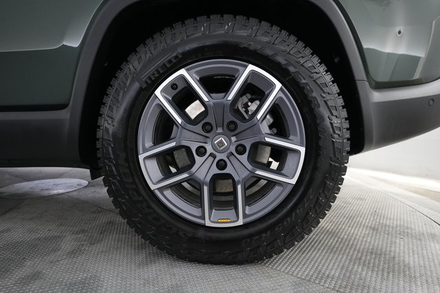 2025 Rivian R1S — photo 7 of 23
