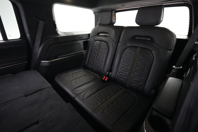 2025 Rivian R1S — photo 20 of 23