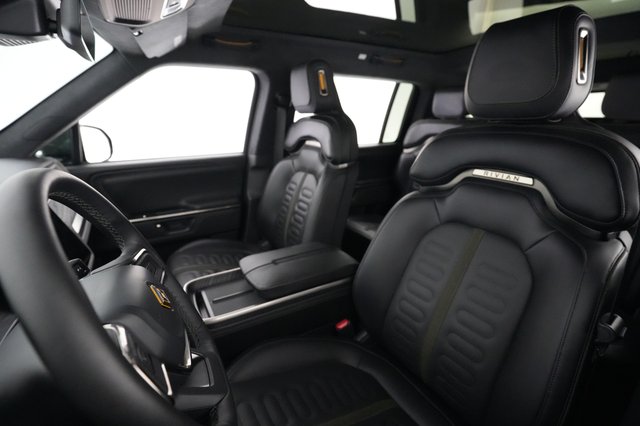 2025 Rivian R1S — photo 3 of 23