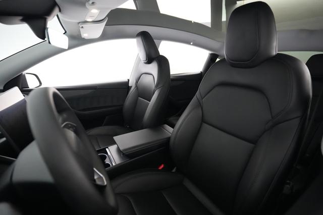 2026 Tesla Model Y — photo 3 of 21