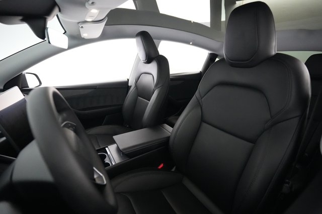 2026 Tesla Model Y — photo 3 of 21