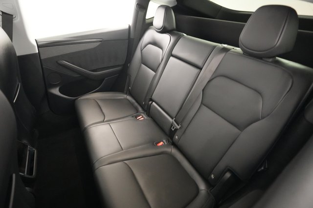 2026 Tesla Model Y — photo 19 of 21
