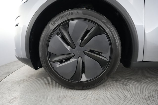 2026 Tesla Model Y — photo 15 of 21