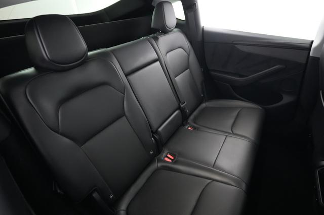 2026 Tesla Model Y — photo 4 of 21