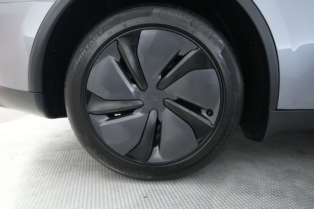 2026 Tesla Model Y — photo 17 of 21