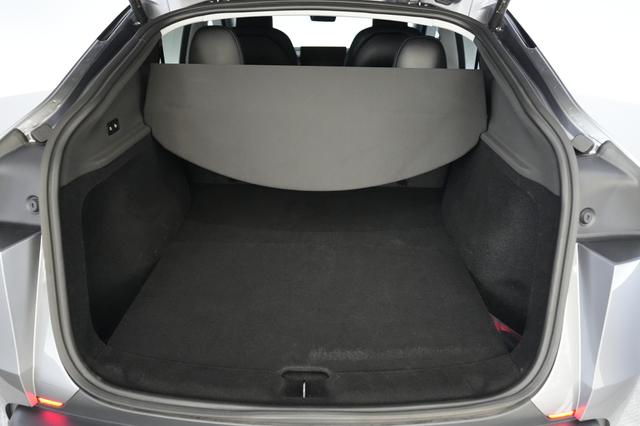 2026 Tesla Model Y — photo 6 of 21