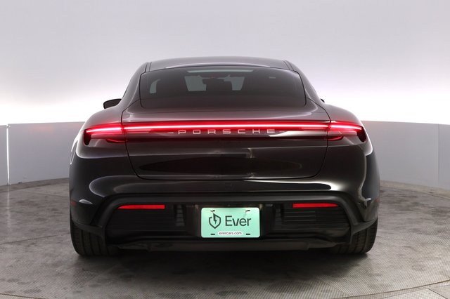 2023 Porsche Taycan — photo 12 of 22