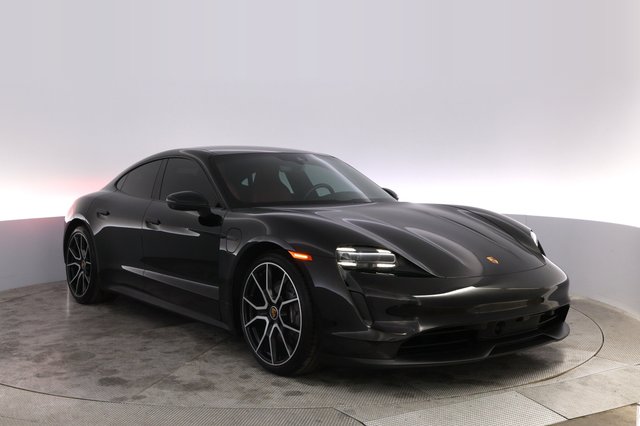 2023 Porsche Taycan — photo 10 of 22