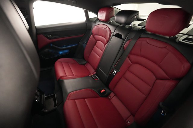 2023 Porsche Taycan — photo 19 of 22