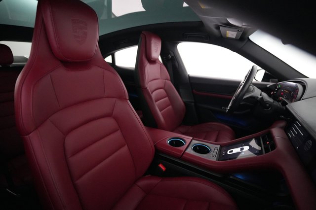 2023 Porsche Taycan — photo 18 of 22