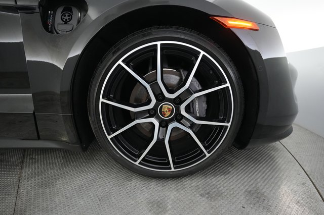 2023 Porsche Taycan — photo 16 of 22