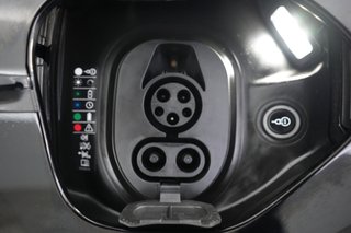 2023 Porsche Taycan — photo 8 of 22