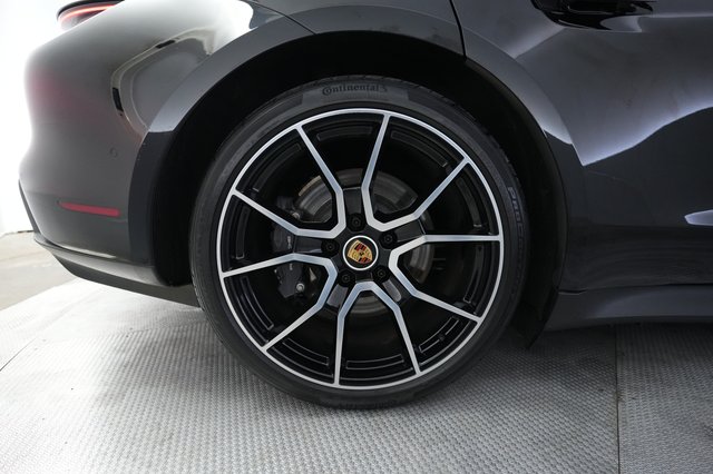 2023 Porsche Taycan — photo 17 of 22