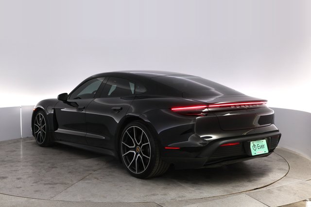2023 Porsche Taycan — photo 13 of 22