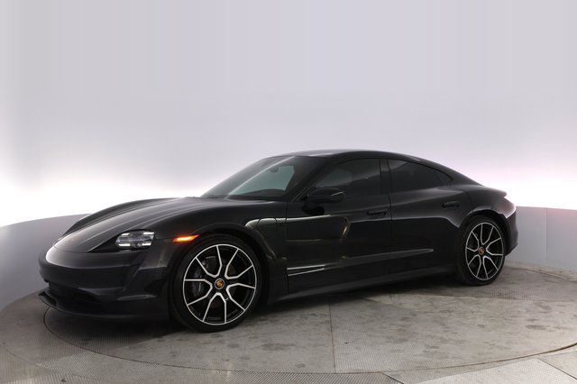2023 Porsche Taycan — photo 14 of 22