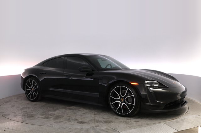 2023 Porsche Taycan — photo 11 of 22