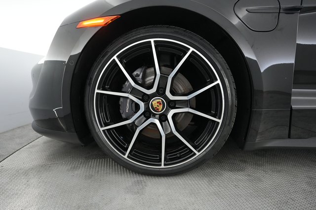 2023 Porsche Taycan — photo 15 of 22