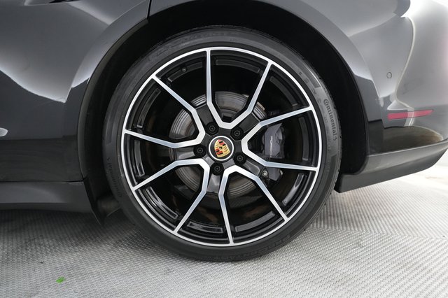 2023 Porsche Taycan — photo 7 of 22