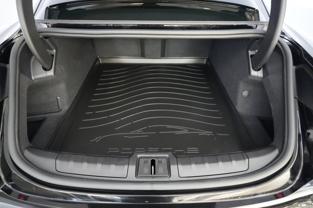 2023 Porsche Taycan — photo 6 of 22