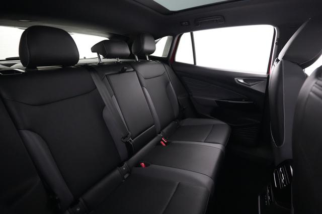2023 Volkswagen ID.4 — photo 4 of 20
