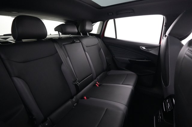 2023 Volkswagen ID.4 — photo 4 of 20