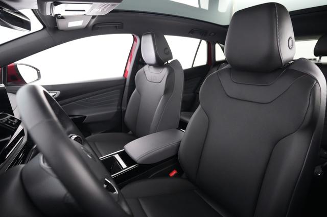 2023 Volkswagen ID.4 — photo 3 of 20