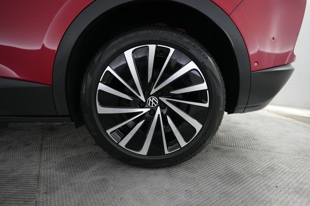 2023 Volkswagen ID.4 — photo 7 of 20