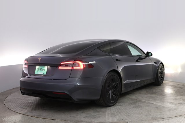 2022 Tesla Model S — photo 2 of 24