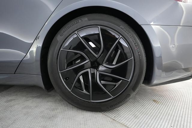 2022 Tesla Model S — photo 7 of 24