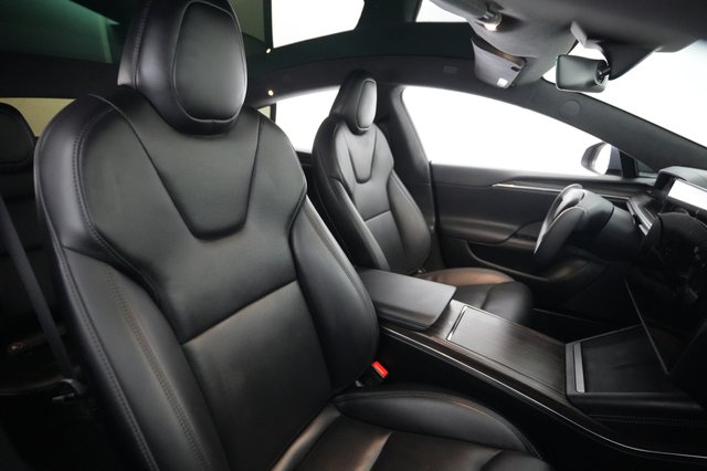 2022 Tesla Model S — photo 18 of 24