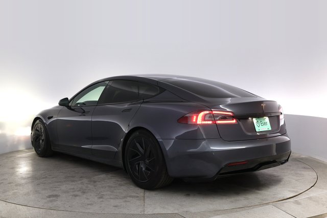 2022 Tesla Model S — photo 13 of 24