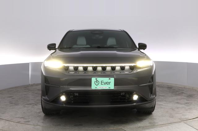 2025 Jeep Wagoneer S — photo 9 of 19