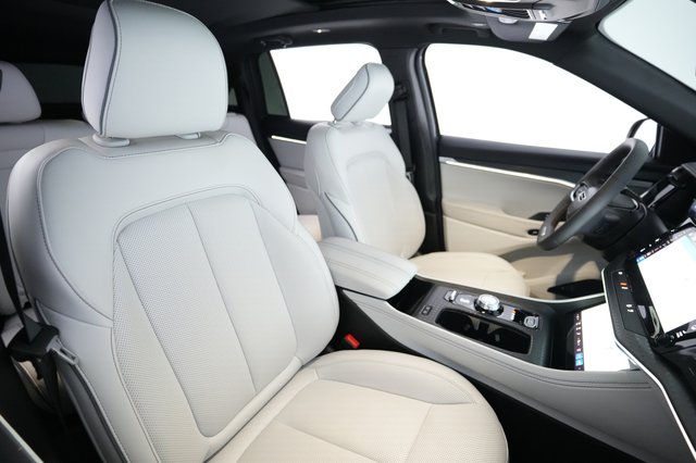 2025 Jeep Wagoneer S — photo 18 of 19