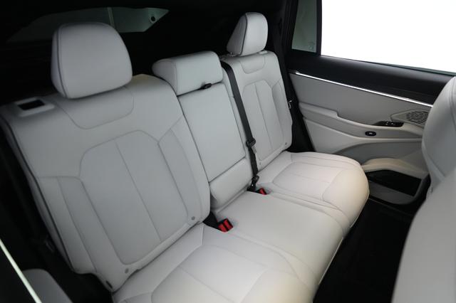 2025 Jeep Wagoneer S — photo 4 of 19