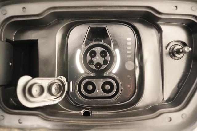 2025 Jeep Wagoneer S — photo 8 of 19