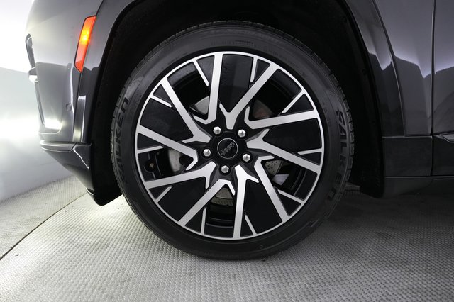 2025 Jeep Wagoneer S — photo 15 of 19