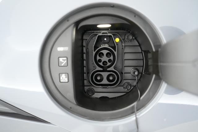 2024 Hyundai IONIQ 6 — photo 8 of 22