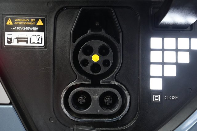 2024 Hyundai IONIQ 5 — photo 8 of 21